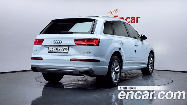 Audi Q7 2019 — photo 2