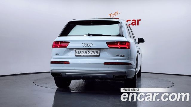 Audi Q7 2019 — photo 4