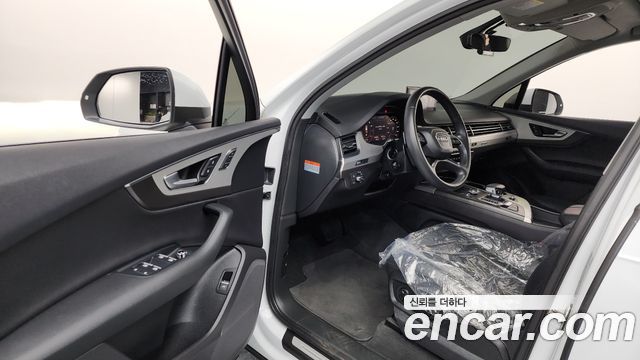 Audi Q7 2019 — photo 10