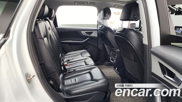 Audi Q7 2019 — photo 11