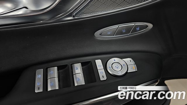 Genesis GV70 2021 — photo 29