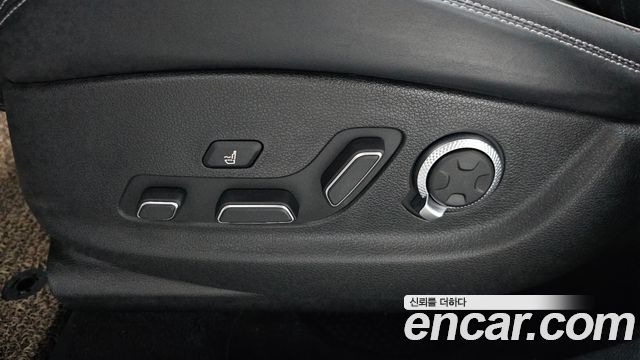 Genesis GV70 2021 — photo 31
