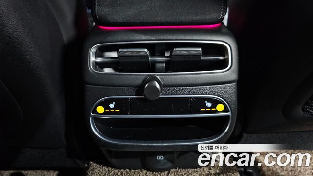 Genesis GV70 2021 — photo 38