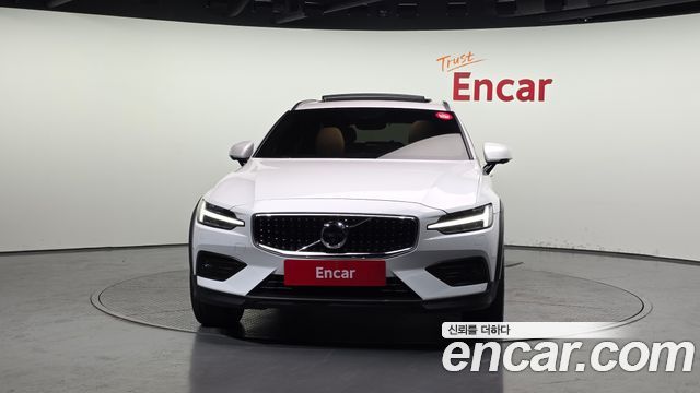 Volvo V60 2021 — photo 3