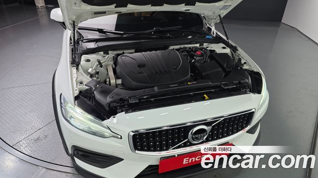 Volvo V60 2021 — photo 6