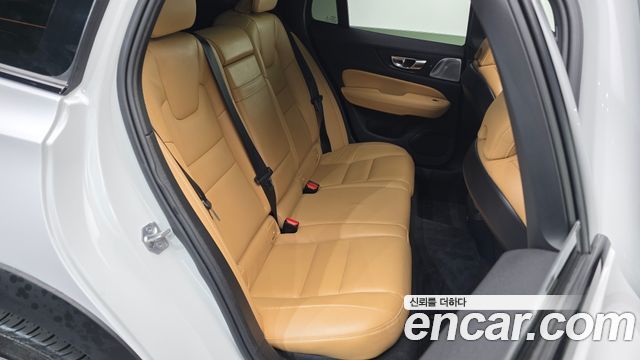 Volvo V60 2021 — photo 17