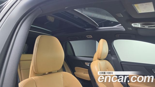 Volvo V60 2021 — photo 24