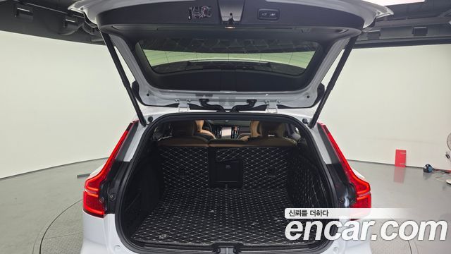 Volvo V60 2021 — photo 26