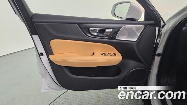 Volvo V60 2021 — photo 14