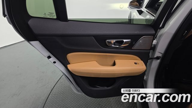 Volvo V60 2021 — photo 15