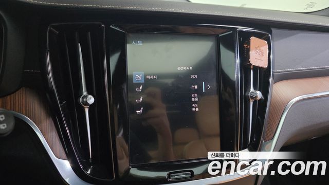Volvo V60 2021 — photo 30