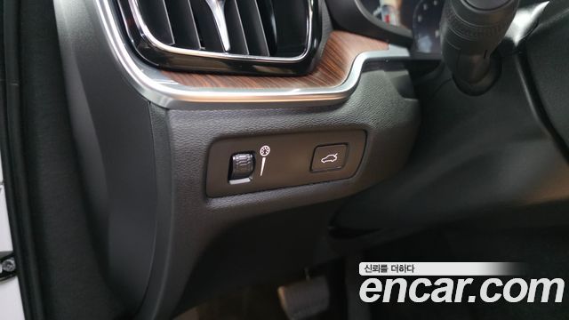 Volvo V60 2021 — photo 32