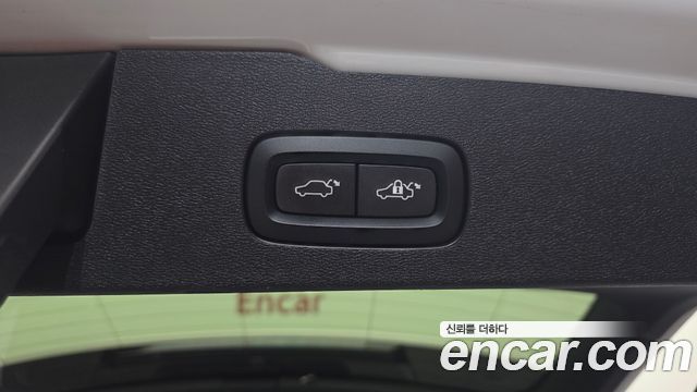 Volvo V60 2021 — photo 35