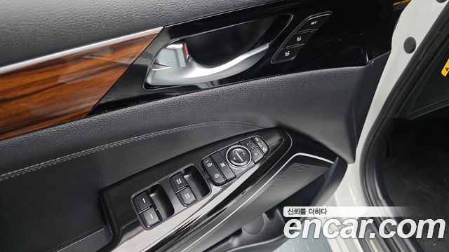 Kia K7 2017 — photo 19