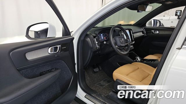 Volvo XC40 2020 — photo 13