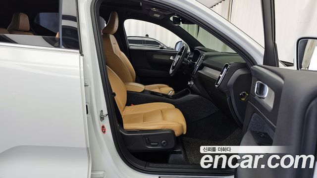 Volvo XC40 2020 — photo 17