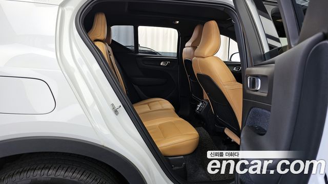 Volvo XC40 2020 — photo 18