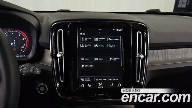 Volvo XC40 2020 — photo 21