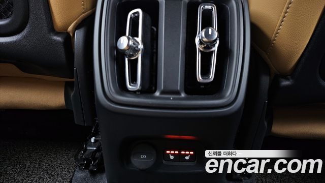 Volvo XC40 2020 — photo 25
