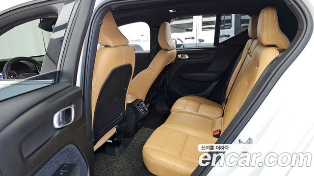 Volvo XC40 2020 — photo 16