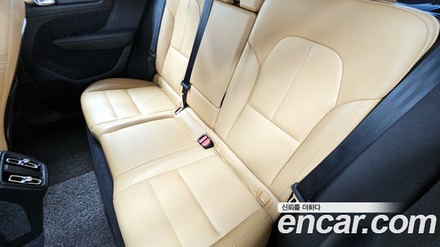 Volvo XC40 2020 — photo 27