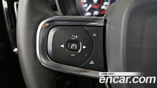 Volvo XC40 2020 — photo 28