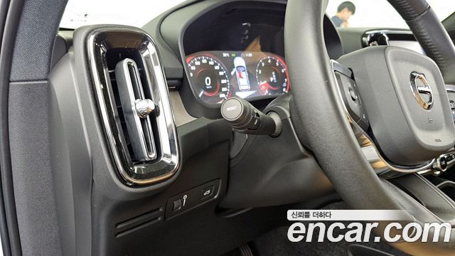 Volvo XC40 2020 — photo 30