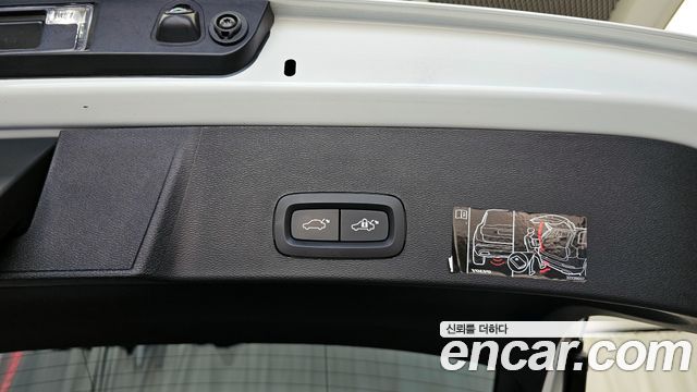 Volvo XC40 2020 — photo 32