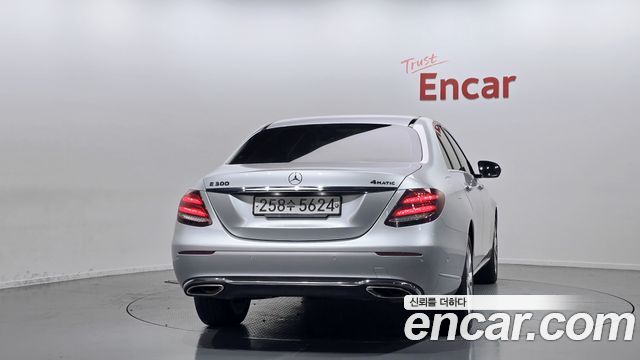 Mercedes-Benz E-Class 2020 — photo 4