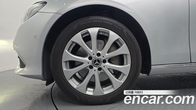 Mercedes-Benz E-Class 2020 — photo 5