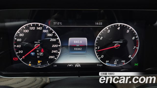 Mercedes-Benz E-Class 2020 — photo 8