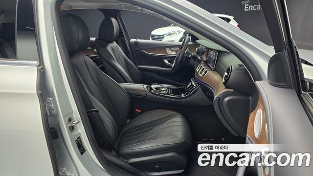 Mercedes-Benz E-Class 2020 — photo 10