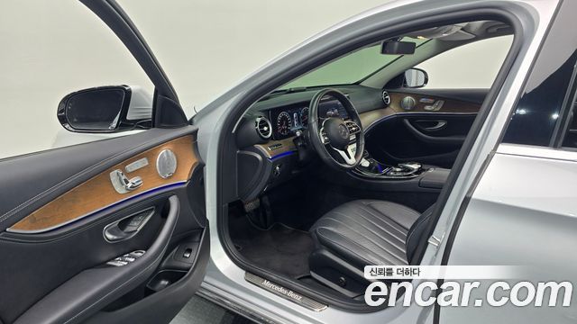 Mercedes-Benz E-Class 2020 — photo 11