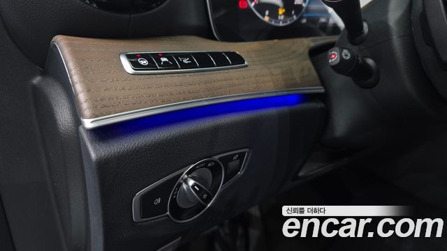 Mercedes-Benz E-Class 2020 — photo 14
