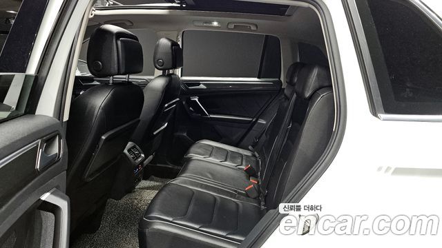 Volkswagen Tiguan 2018 — photo 18