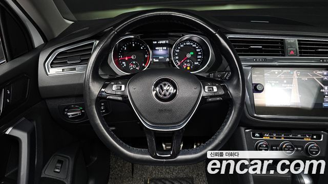 Volkswagen Tiguan 2018 — photo 19