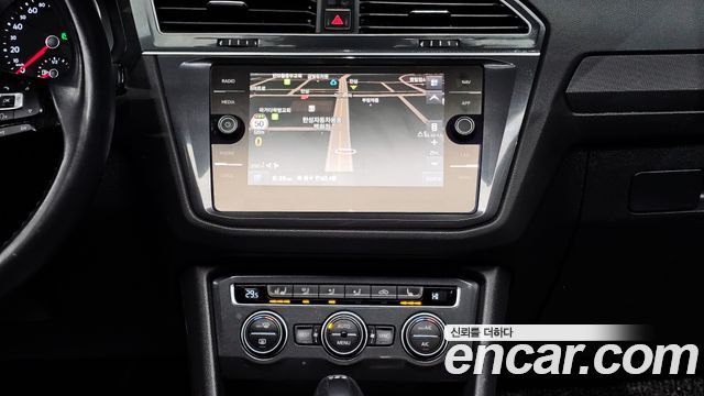 Volkswagen Tiguan 2018 — photo 21