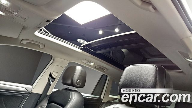 Volkswagen Tiguan 2018 — photo 24