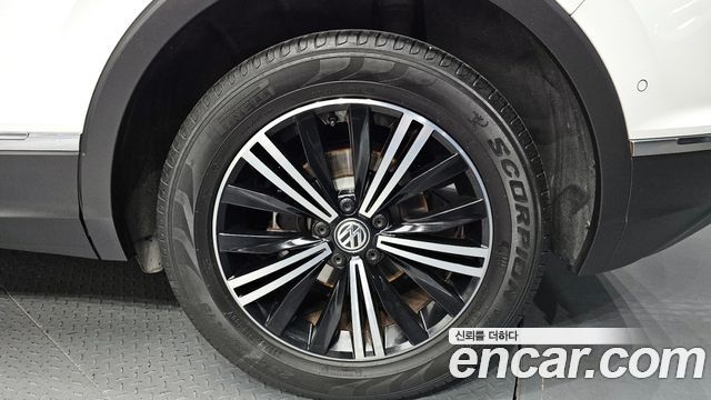 Volkswagen Tiguan 2018 — photo 7