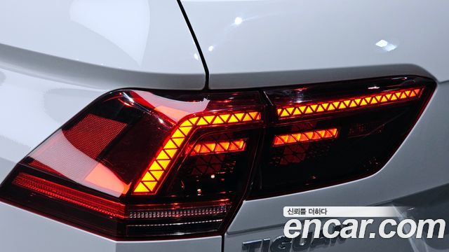 Volkswagen Tiguan 2018 — photo 9