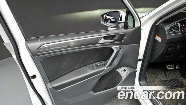 Volkswagen Tiguan 2018 — photo 14