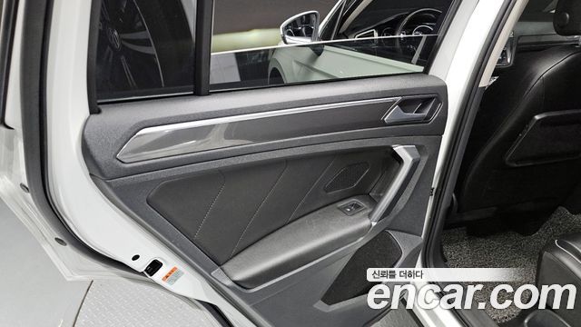 Volkswagen Tiguan 2018 — photo 15