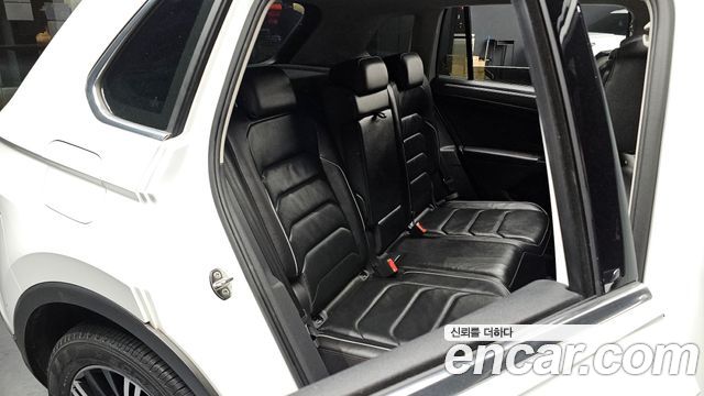 Volkswagen Tiguan 2018 — photo 16