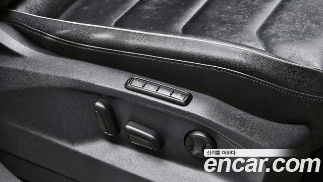 Volkswagen Tiguan 2018 — photo 31