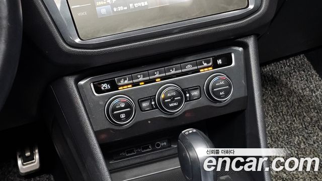 Volkswagen Tiguan 2018 — photo 32