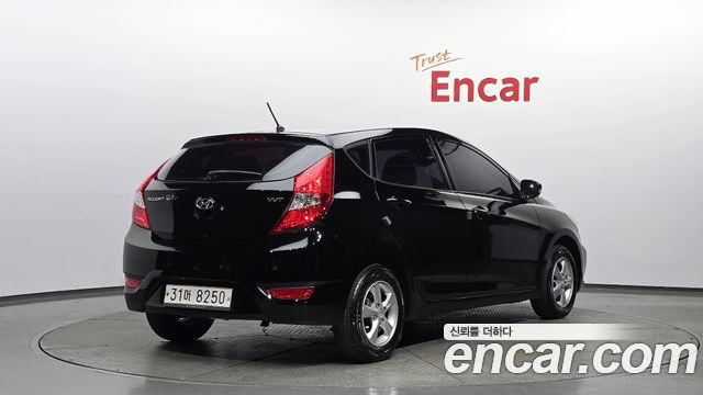 Hyundai Accent 2012 — photo 2