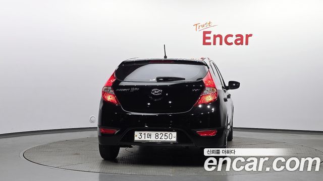 Hyundai Accent 2012 — photo 4