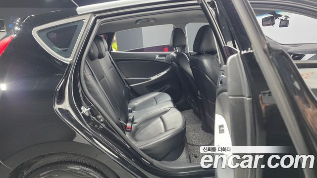 Hyundai Accent 2012 — photo 11