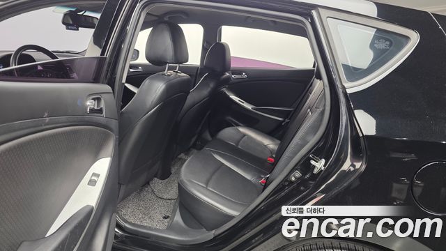 Hyundai Accent 2012 — photo 12
