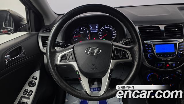 Hyundai Accent 2012 — photo 16